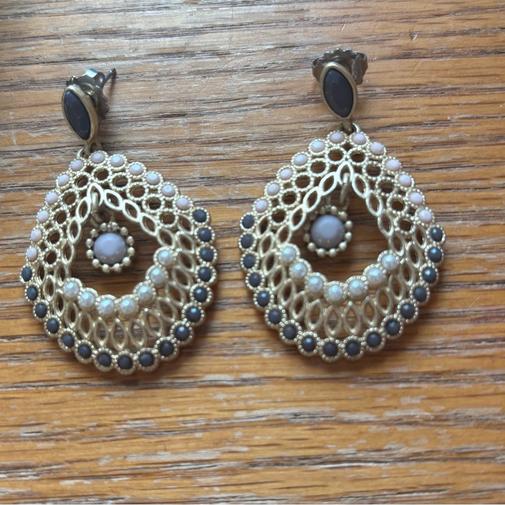 ELEGANT GOLD & BLACK DANGLE EARRINGS
